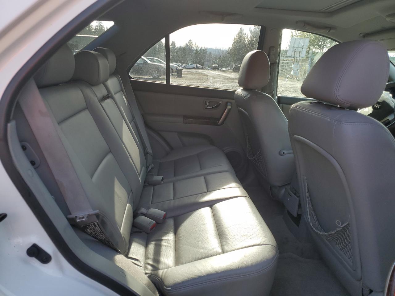 2005 Kia Sorento - Image 11