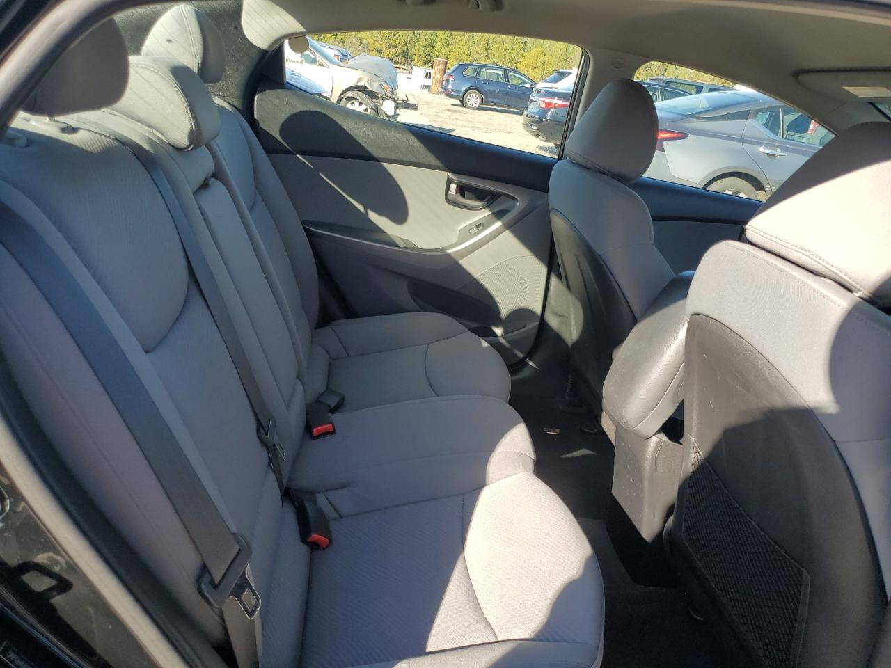 2012 Hyundai Elantra - Image 10