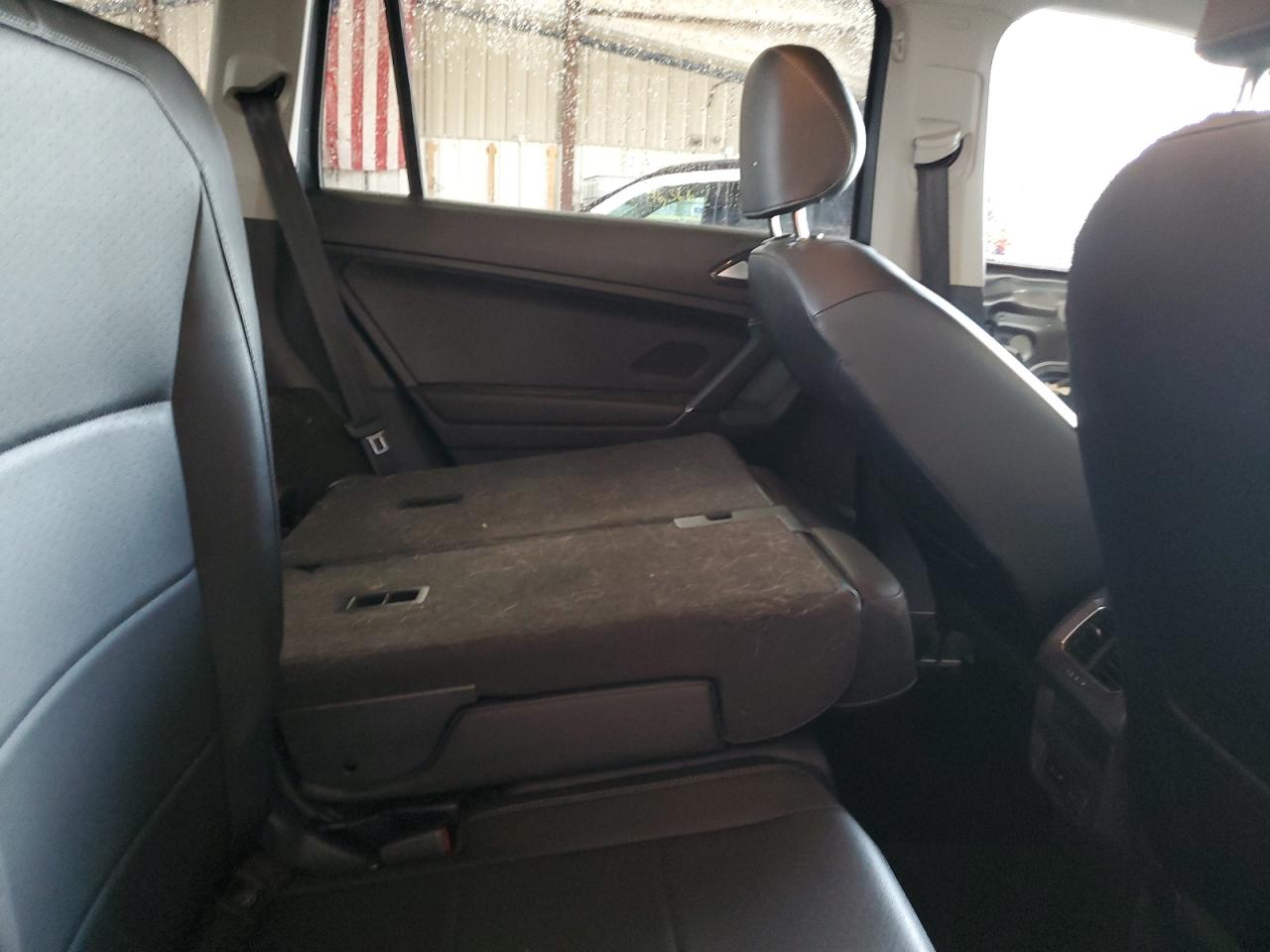 2018 Volkswagen Tiguan - Image 11