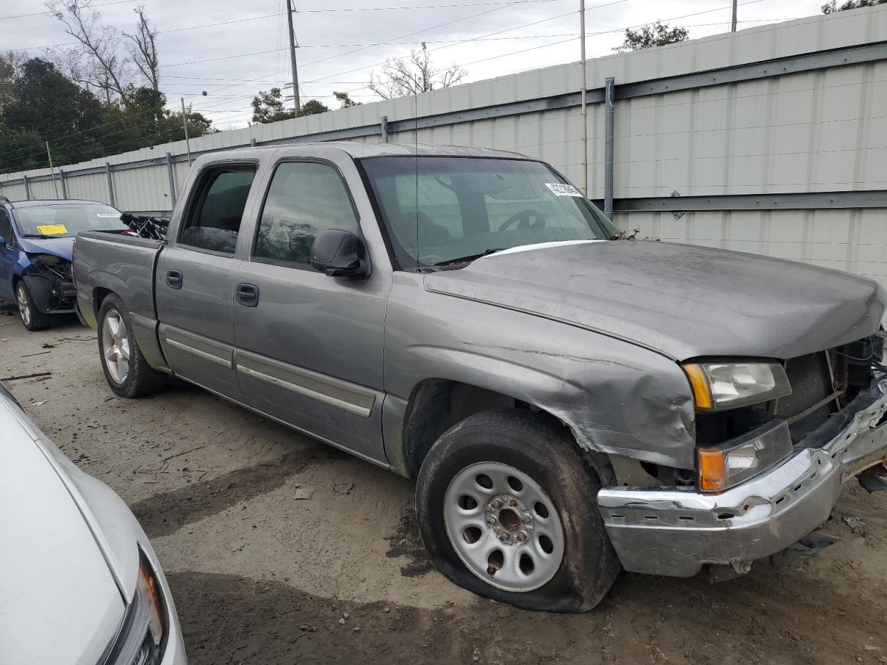 2007 Chevrolet Silverado - Image 4