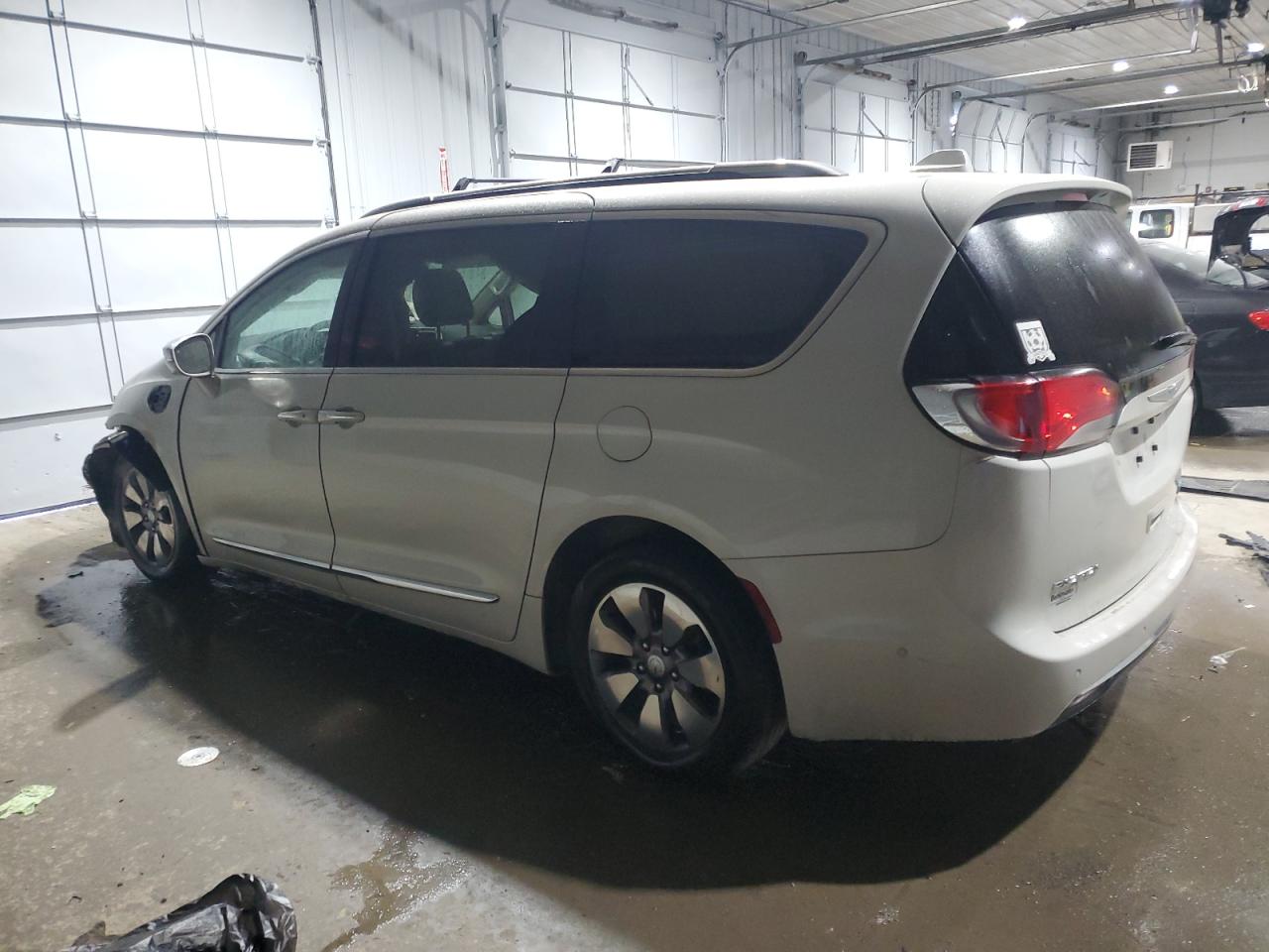 2017 Chrysler Pacifica - Image 2