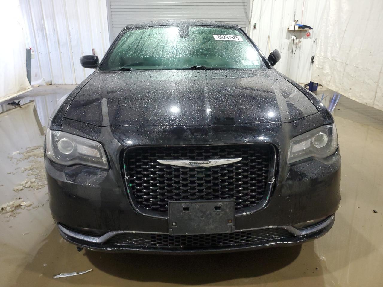 2019 Chrysler 300 - Image 5