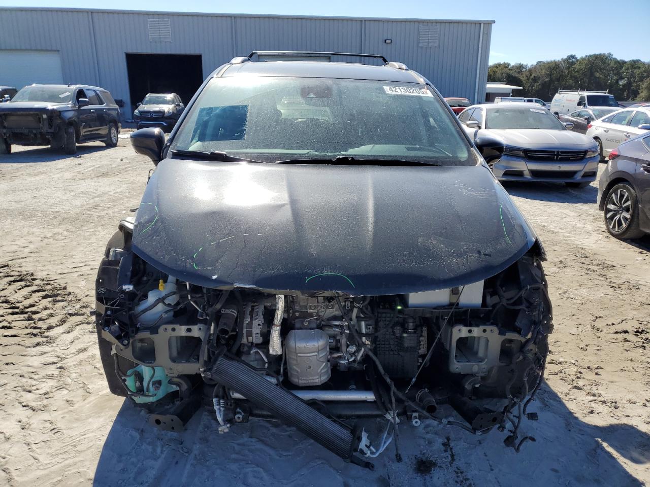 2017 Chrysler Pacifica - Image 5