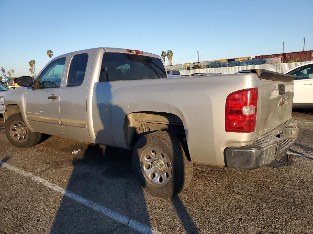 2007 Chevrolet Silverado - Image 2
