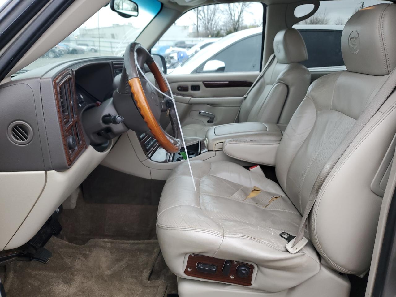 2002 Cadillac Escalade - Image 7