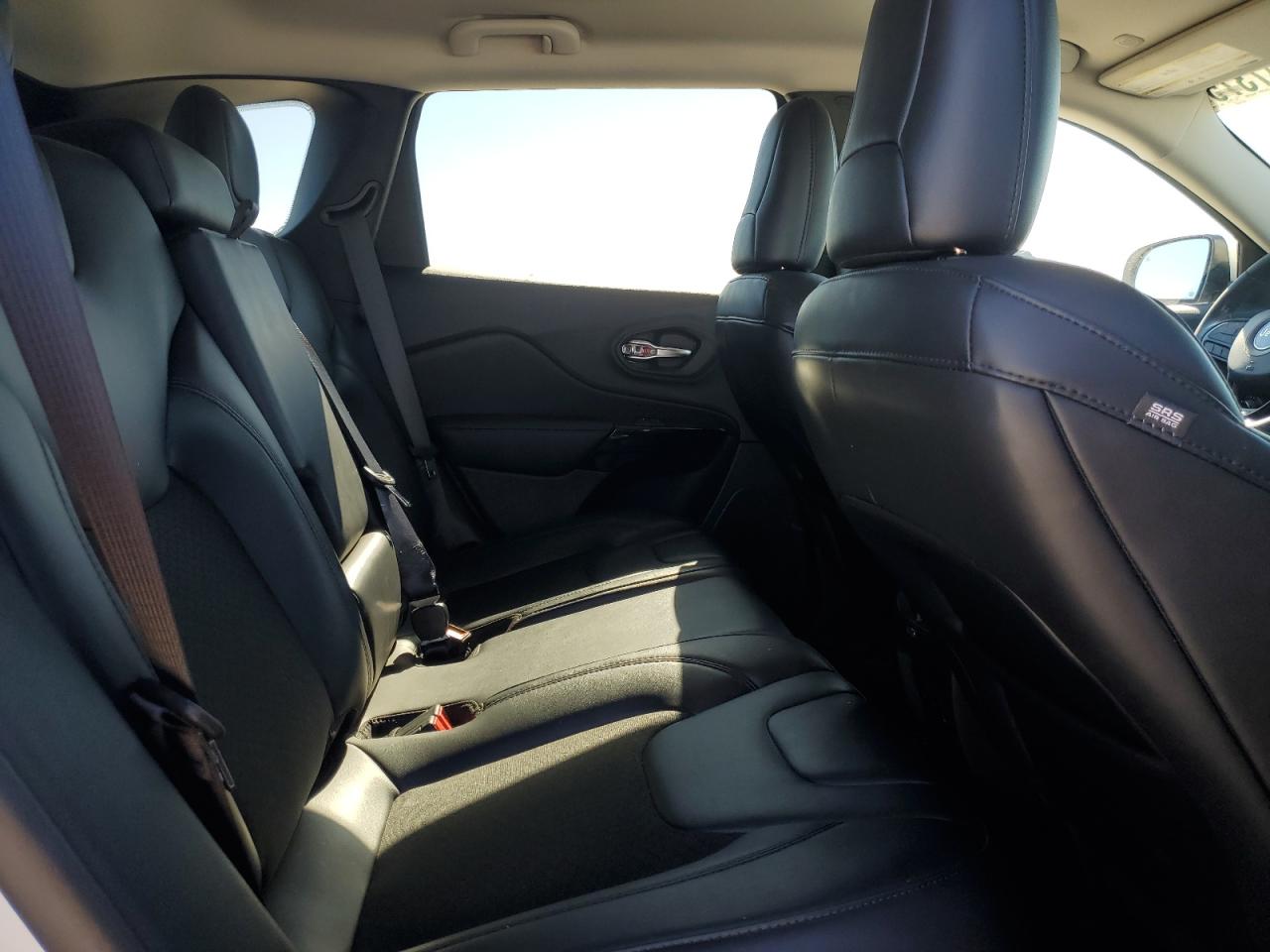 2020 Jeep Grand Cherokee - Image 11