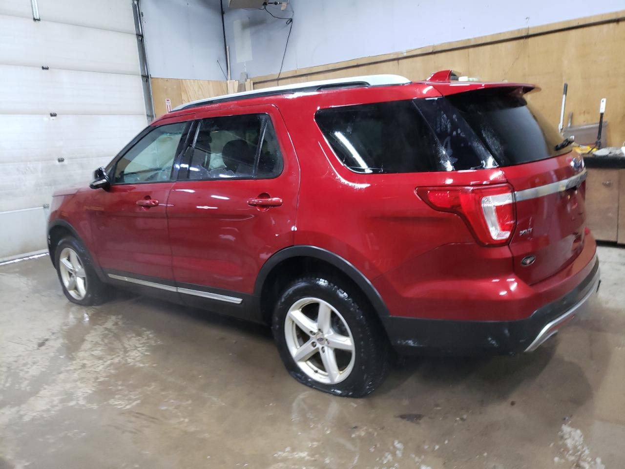 2016 Ford Explorer - Image 2