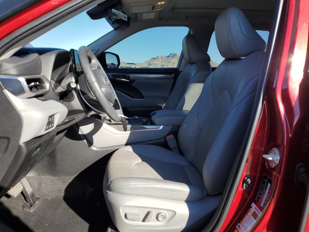2022 Toyota Highlander - Image 7