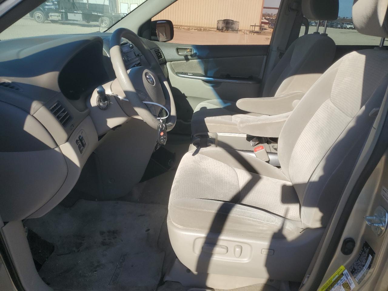 2009 Toyota Sienna - Image 7