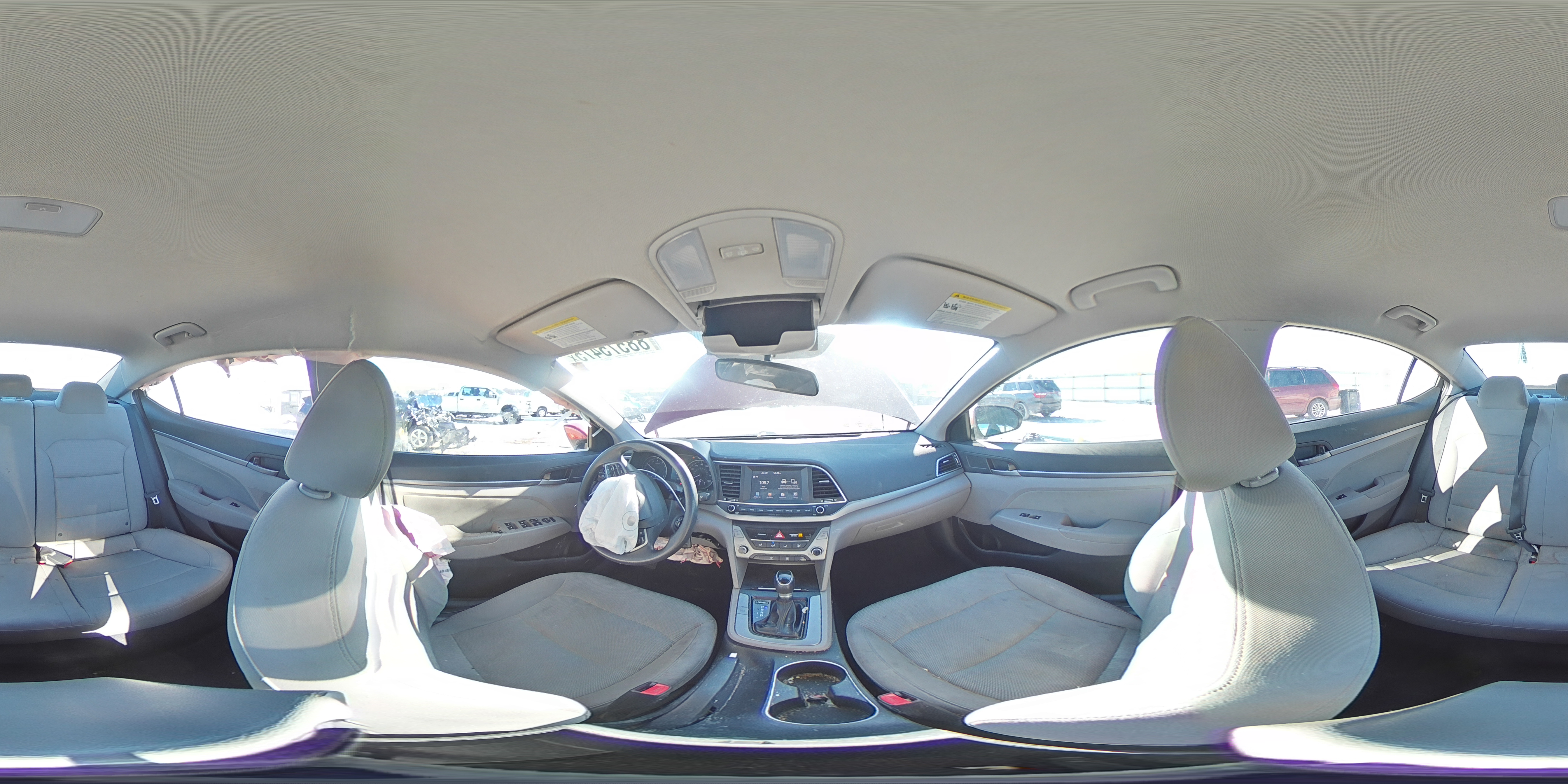 2018 Hyundai Elantra - Image 13