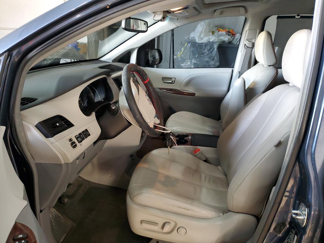 2014 Toyota Sienna - Image 7