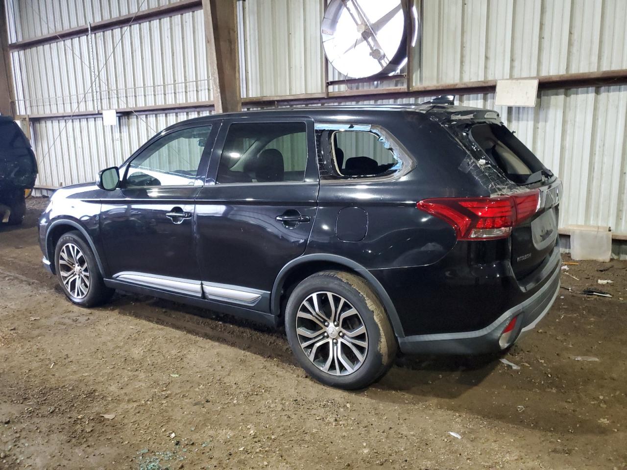 2018 Mitsubishi Outlander - Image 2
