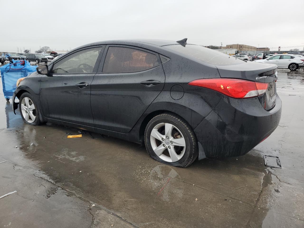 2013 Hyundai Elantra - Image 2