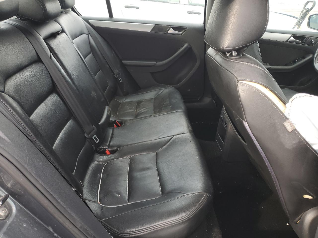 2014 Volkswagen Jetta - Image 10