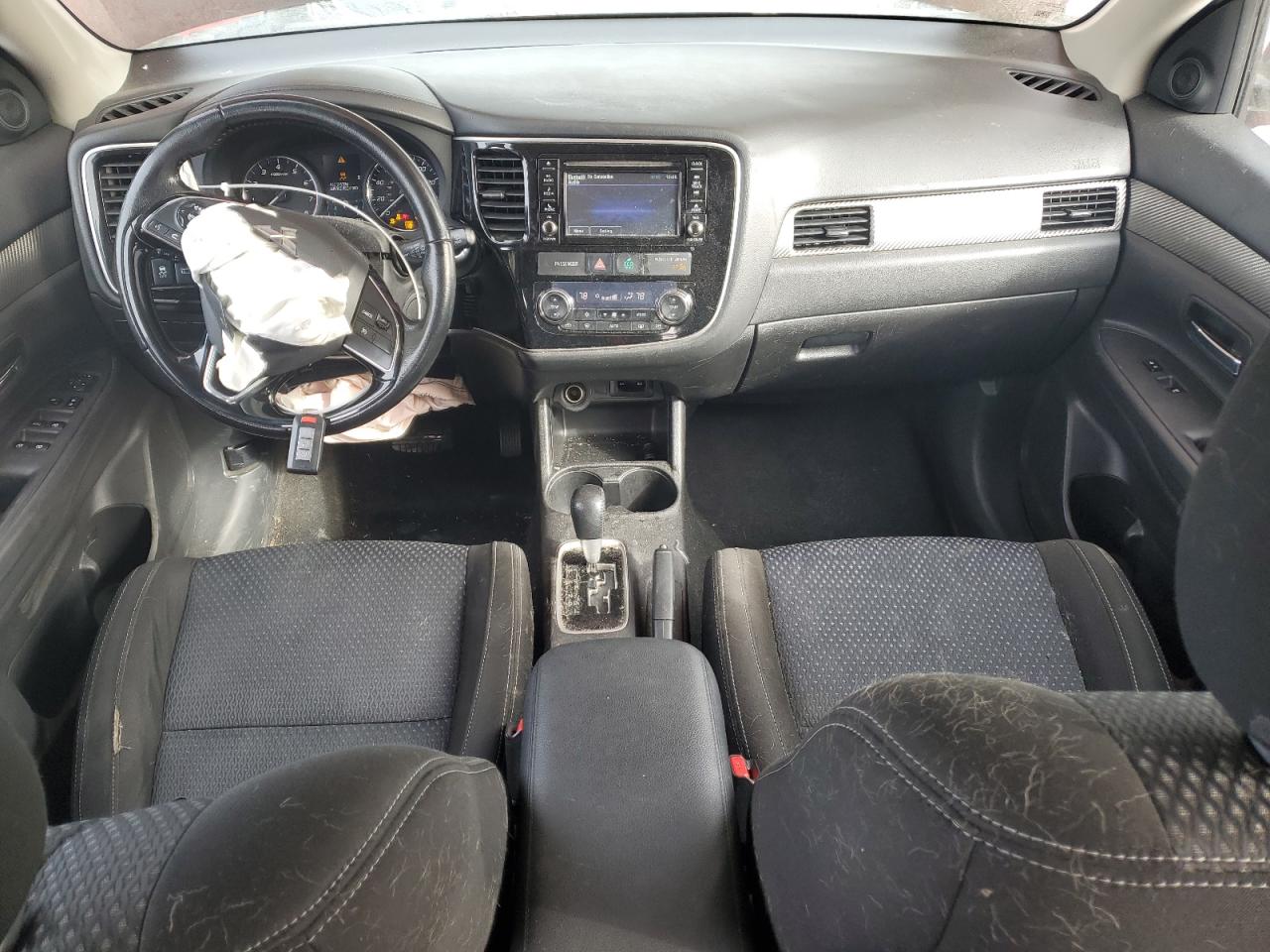 2016 Mitsubishi Outlander - Image 8
