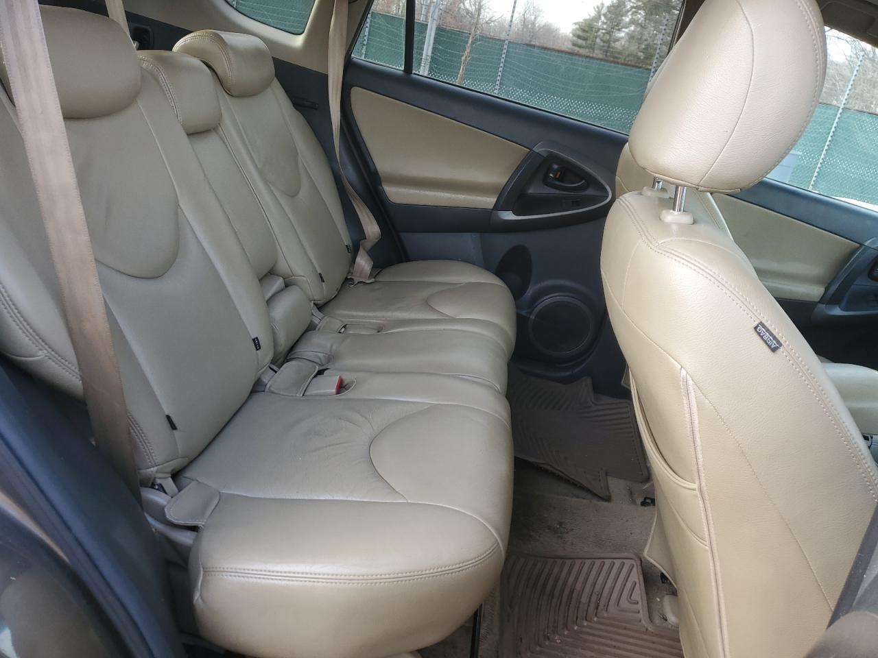 2010 Toyota RAV 4 - Image 11