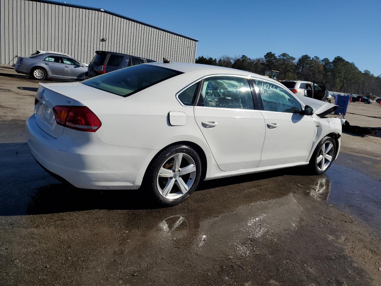 2015 Volkswagen Passat - Image 3