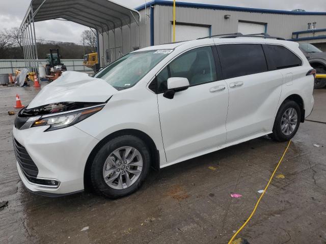 2022 Toyota Sienna Xle