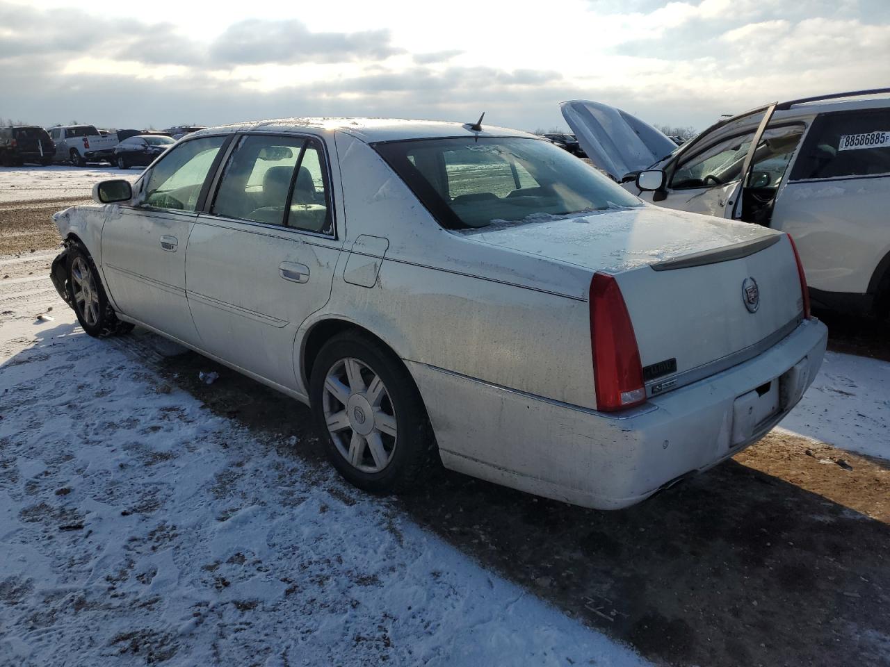2007 Cadillac DTS - Image 2
