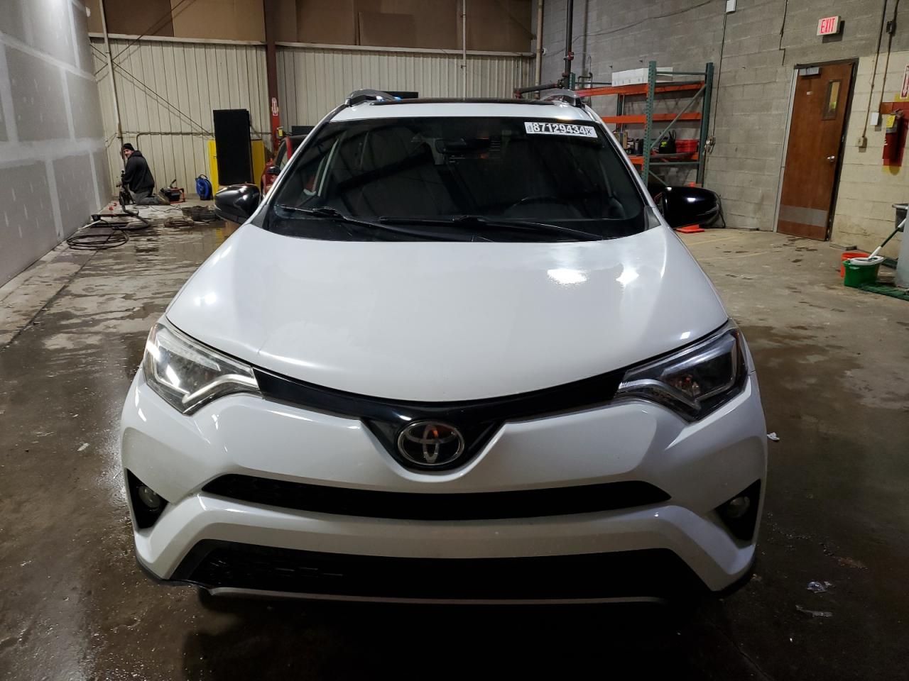 2017 Toyota RAV 4 - Image 5