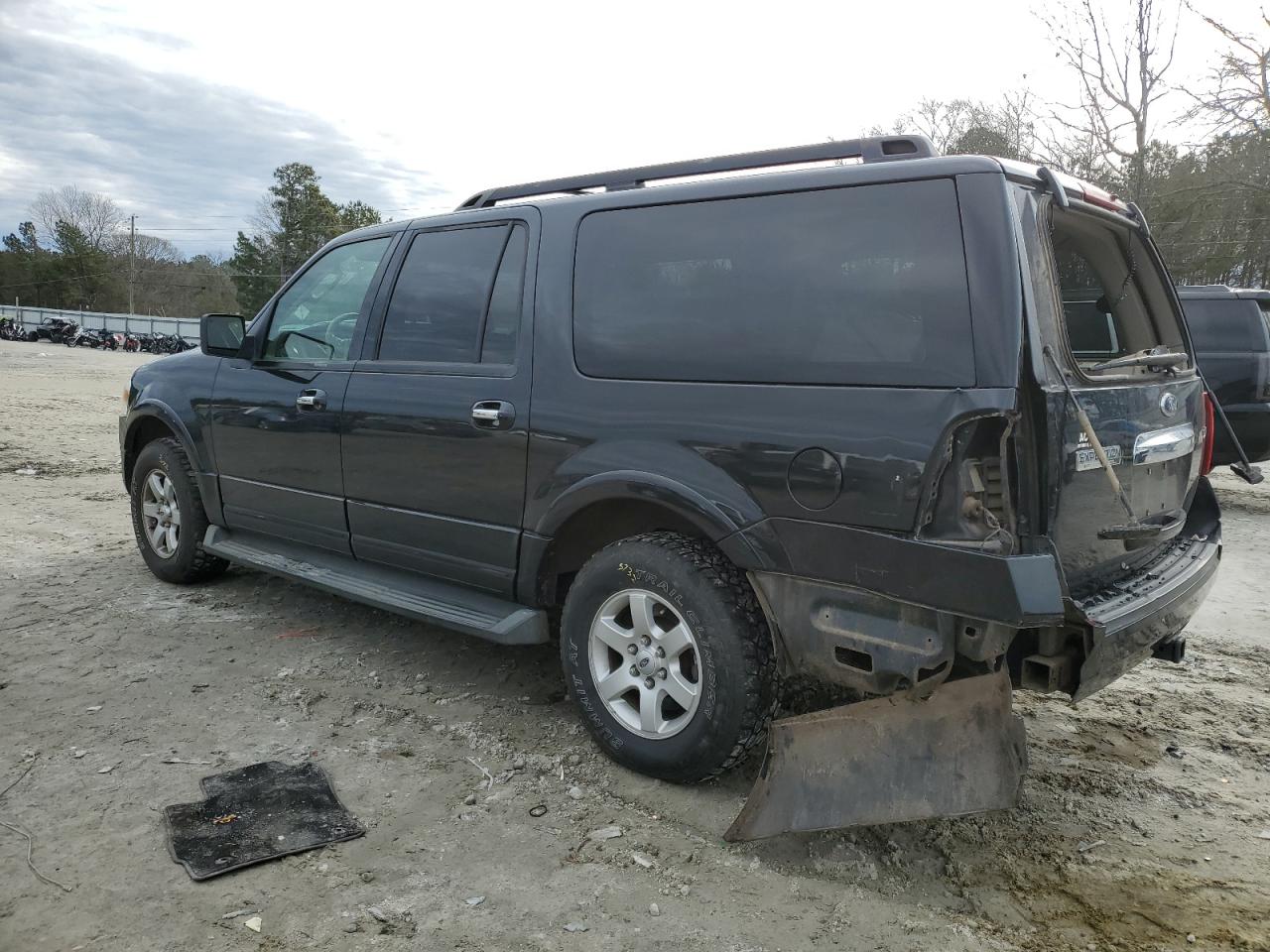 2010 Ford Expedition - Image 2