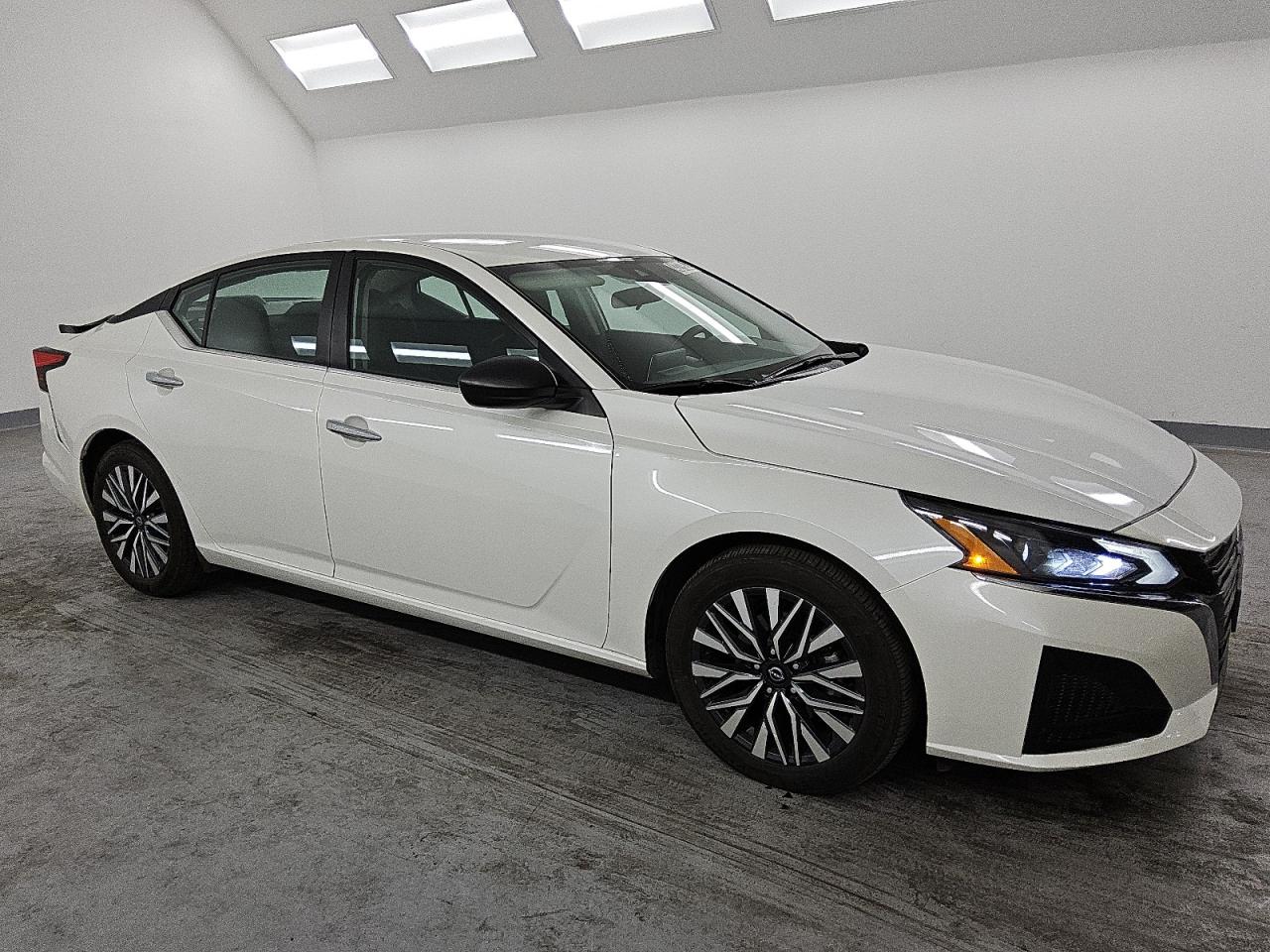 2024 Nissan Altima - Image 4