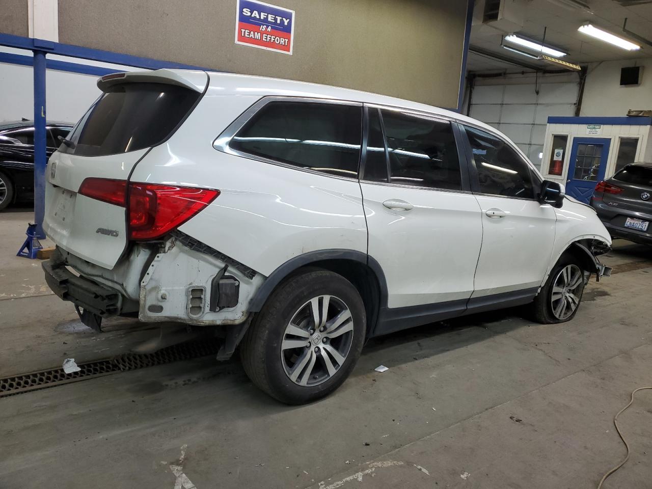 5FNYF6H52HB049864 HONDA PILOT 2017