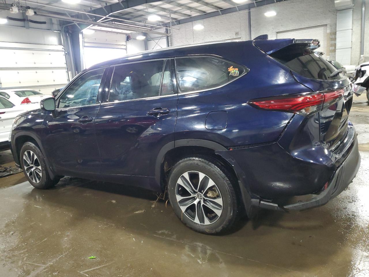 2020 Toyota Highlander - Image 2