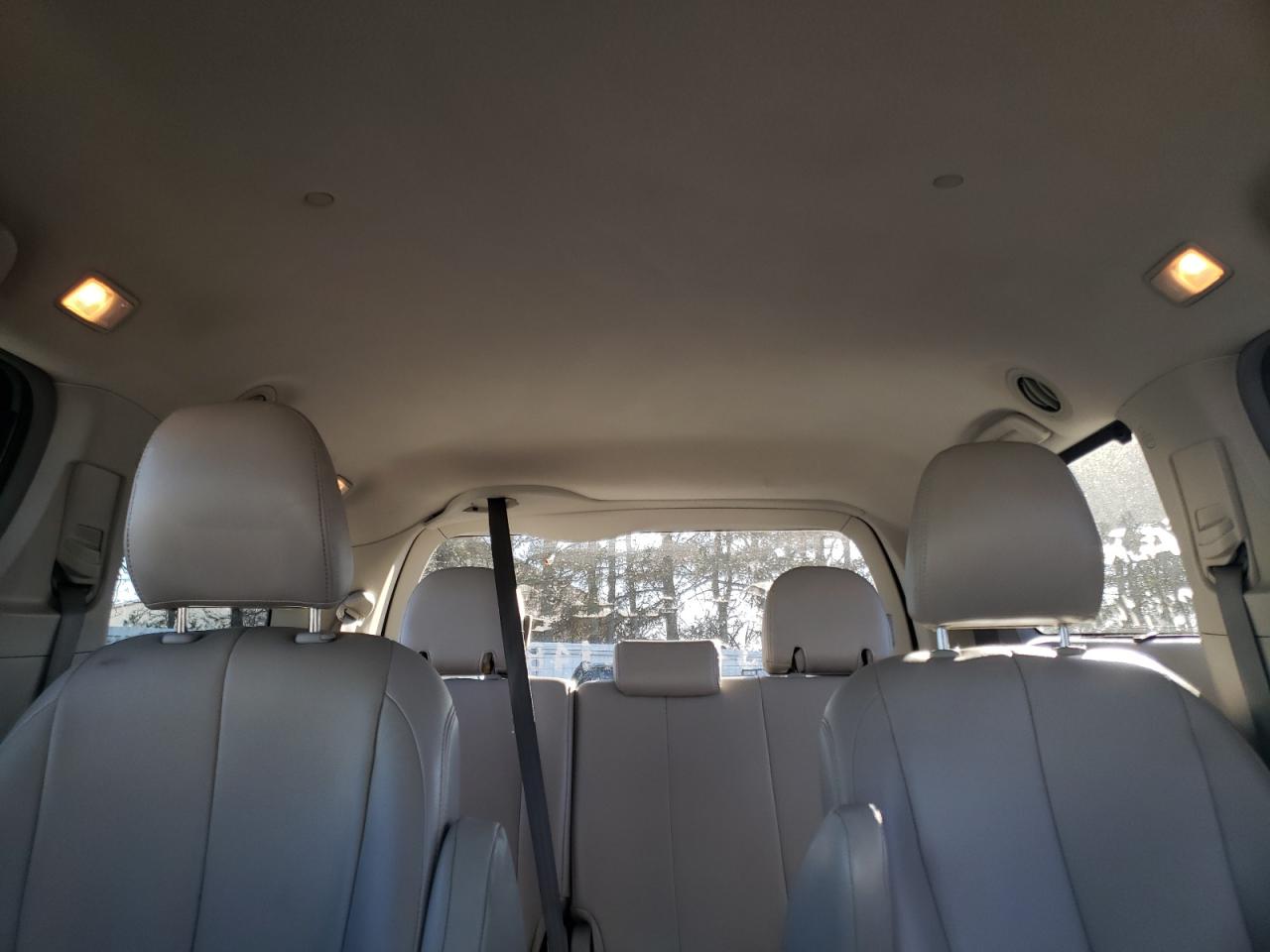 2014 Toyota Sienna - Image 10