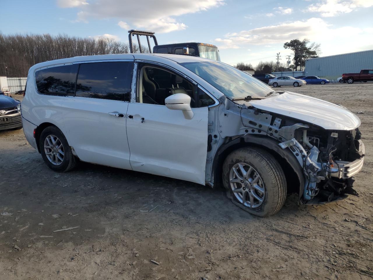 2022 Chrysler Pacifica - Image 4