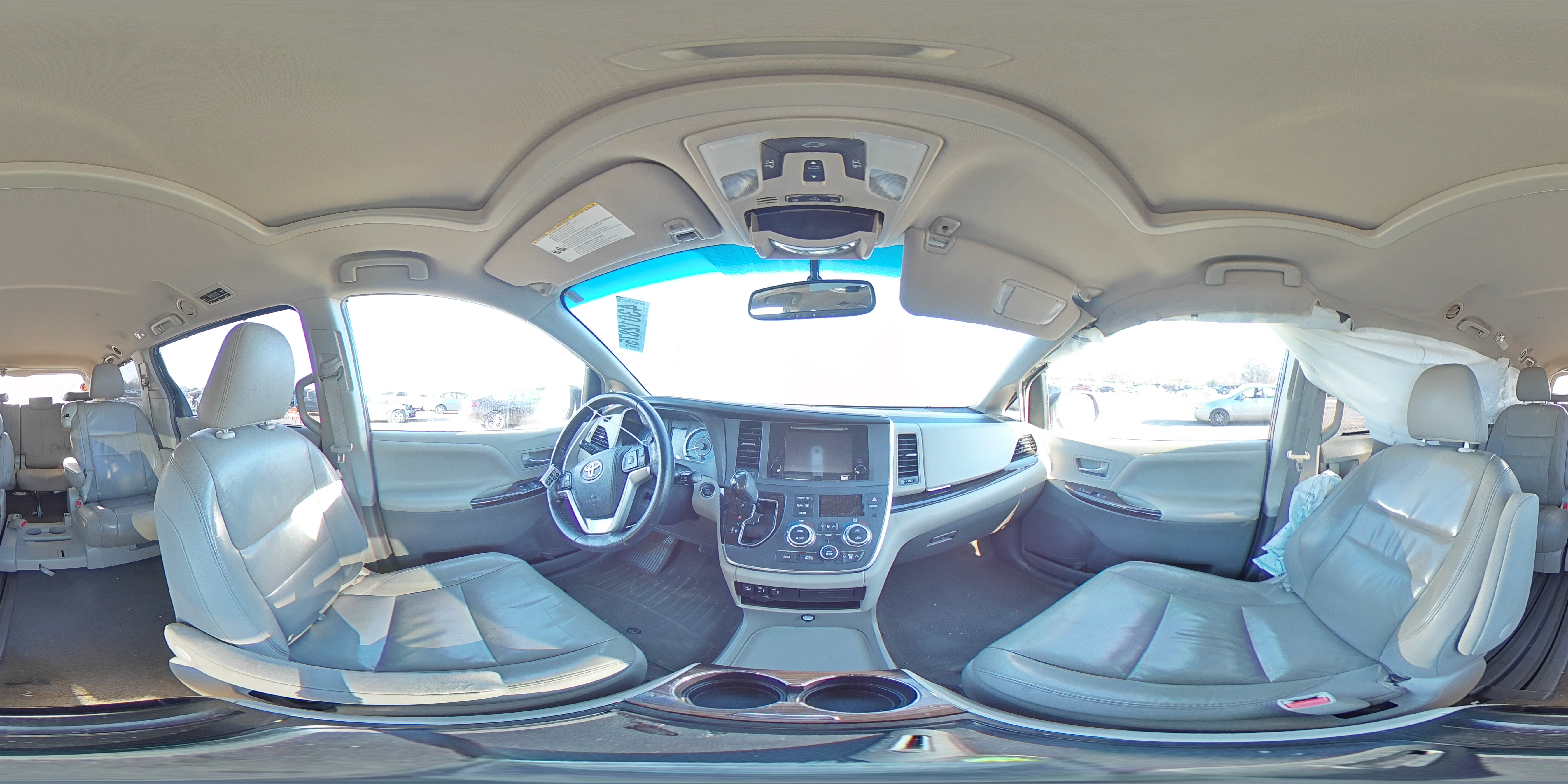 2015 Toyota Sienna - Image 14