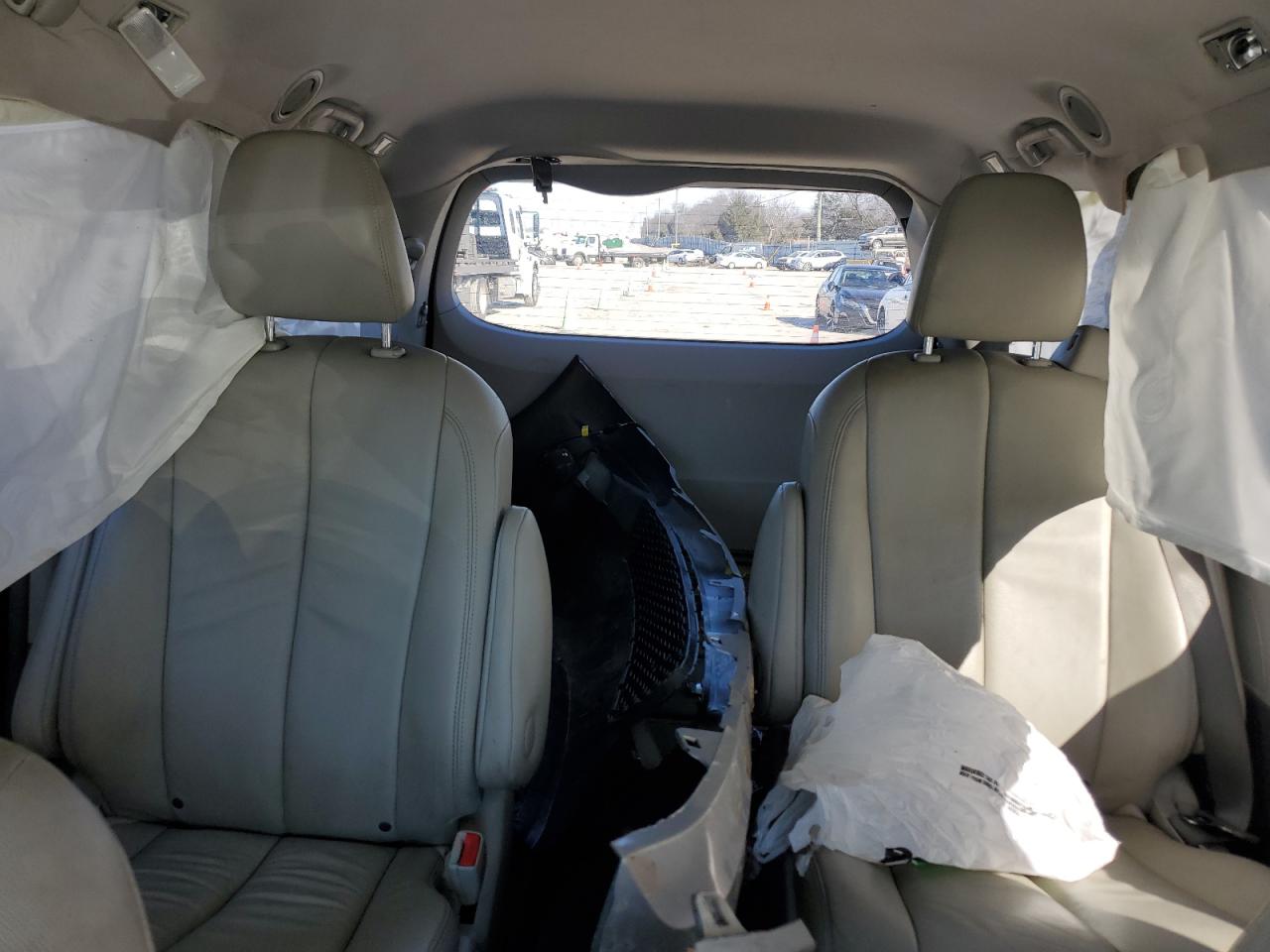 2014 Toyota Sienna - Image 10