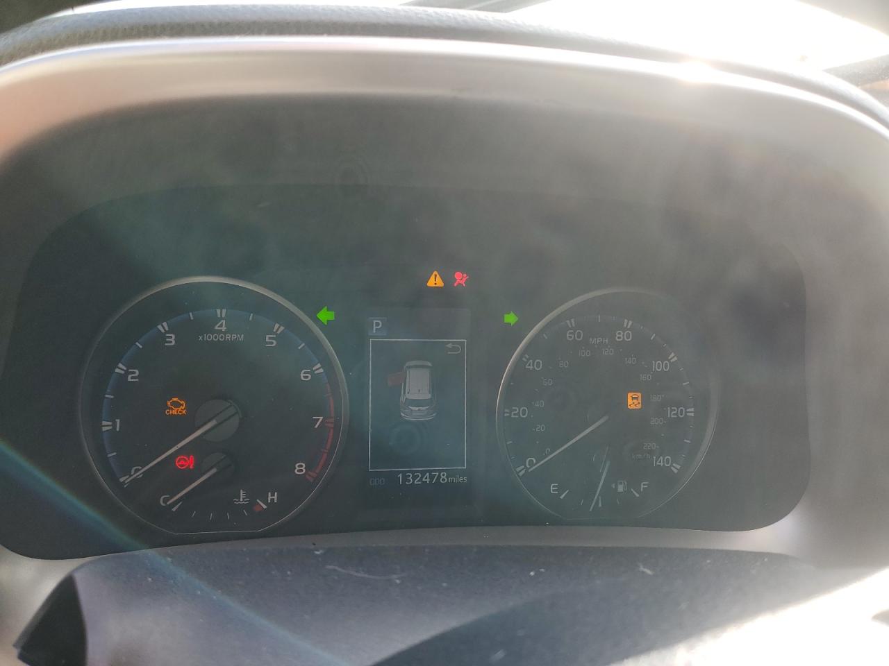 2018 Toyota RAV 4 - Image 9