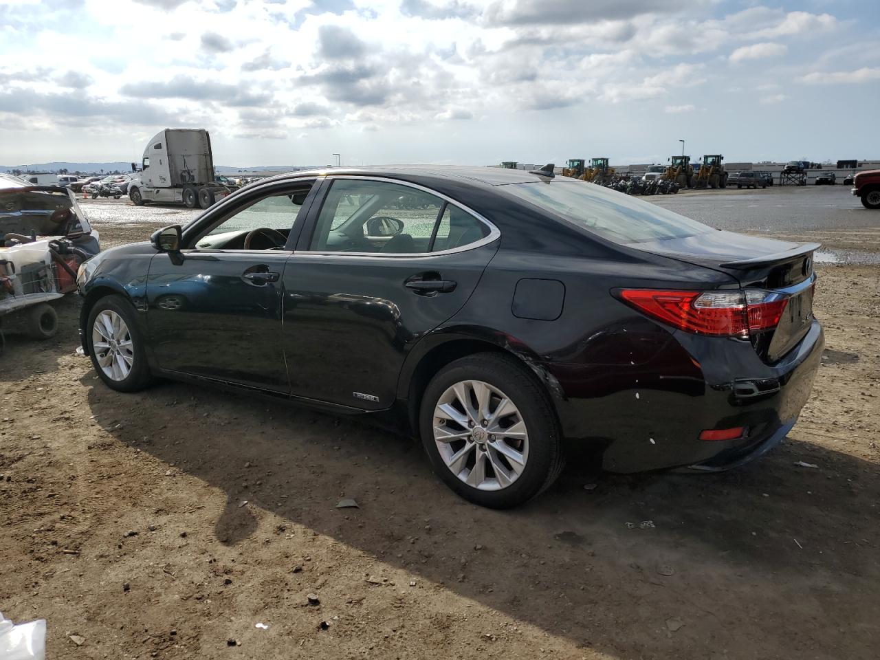 2013 Lexus ES - Image 2
