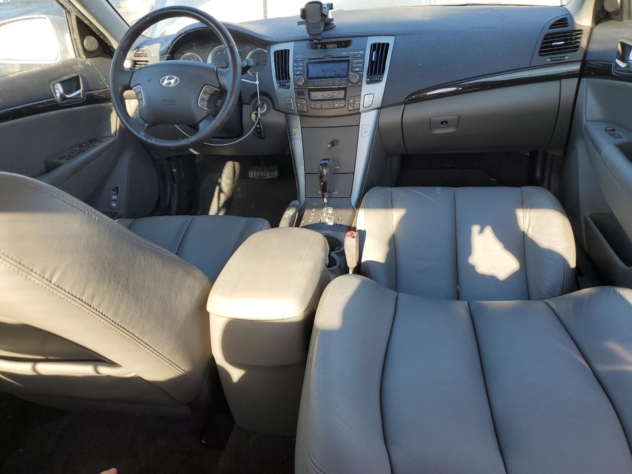2010 Hyundai Sonata - Image 8