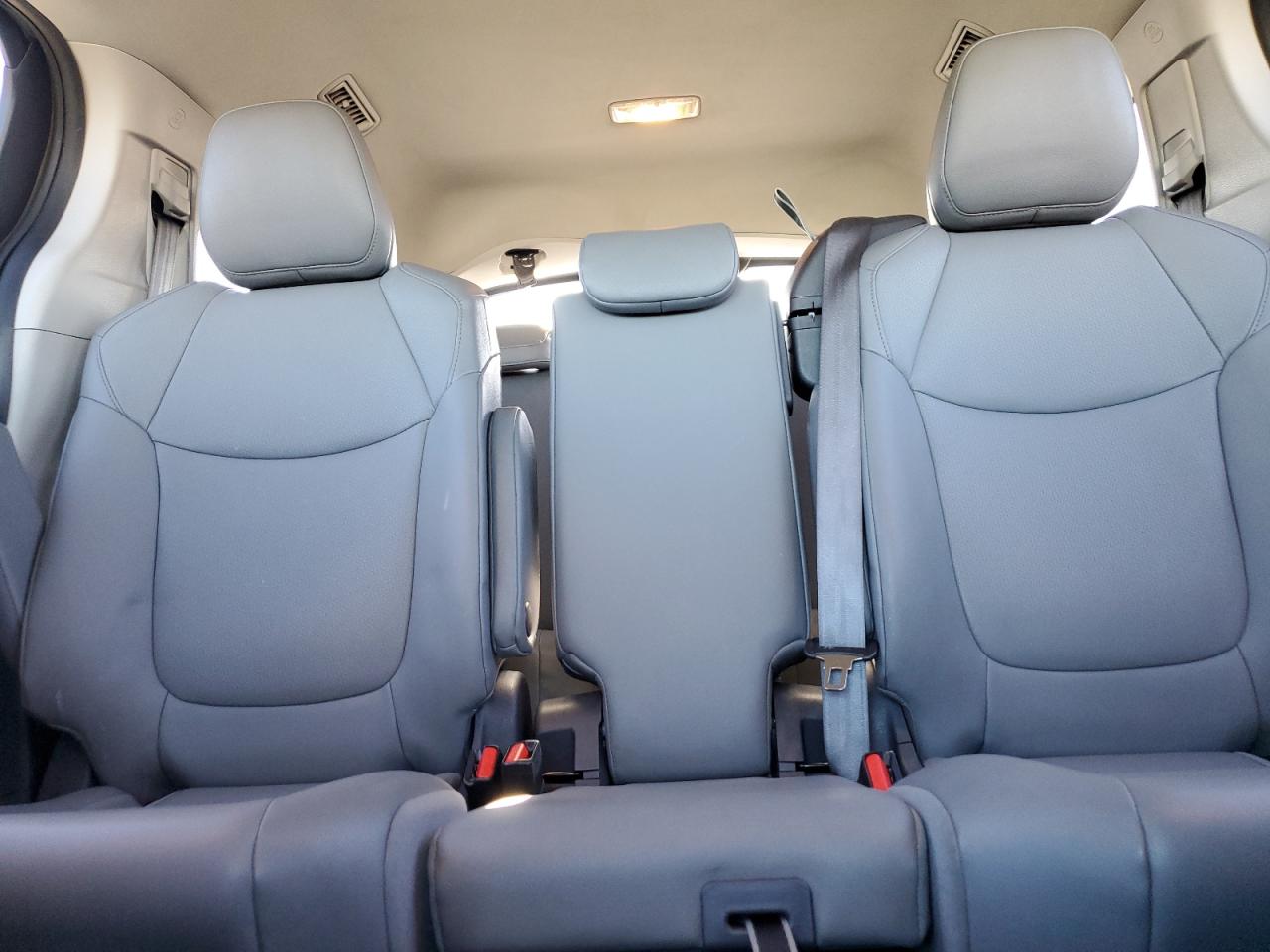 2021 Toyota Sienna - Image 10