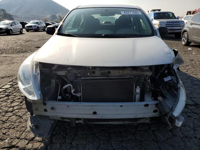  NISSAN VERSA 2015 Серебристый