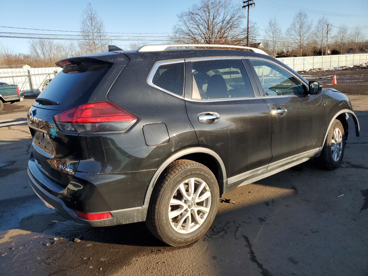 2018 Nissan Rogue - Image 3