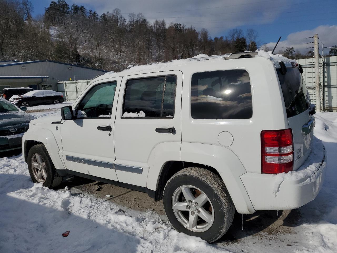 2012 Jeep Liberty (North America) - Image 2