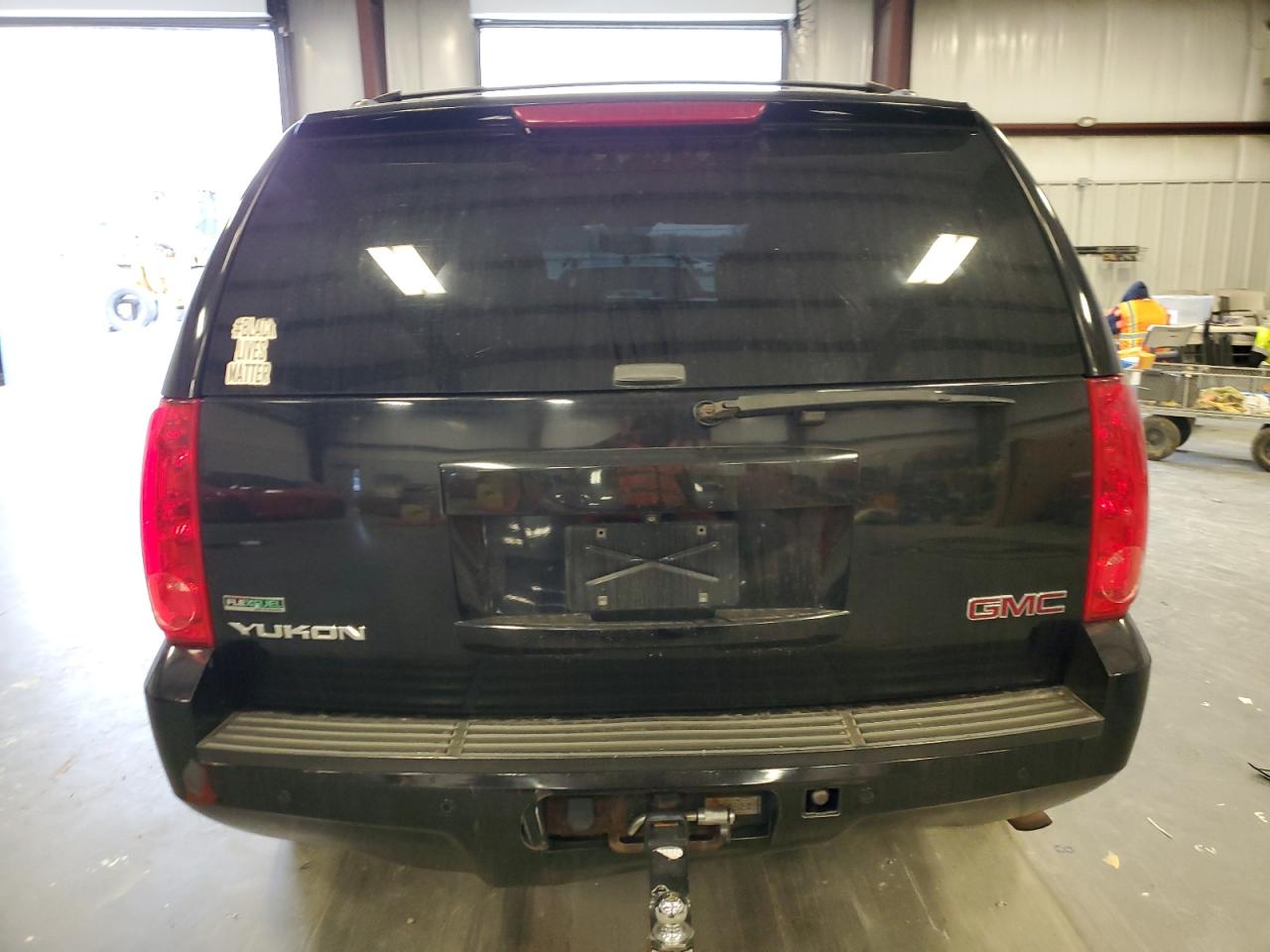 2011 GMC Yukon - Image 6