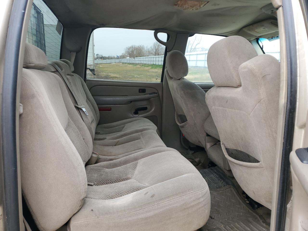 2005 Chevrolet Silverado - Image 11