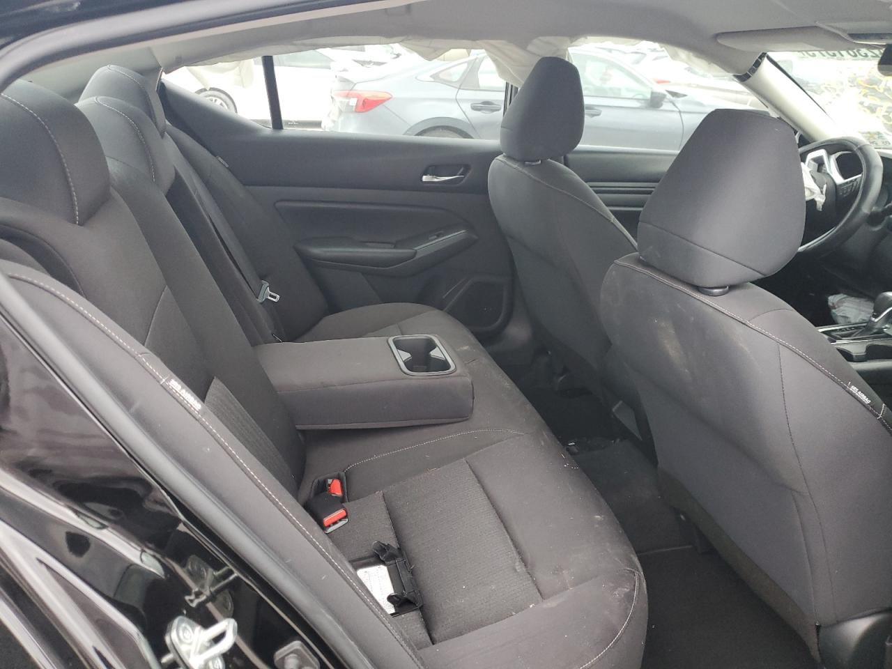 2021 Nissan Altima - Image 10