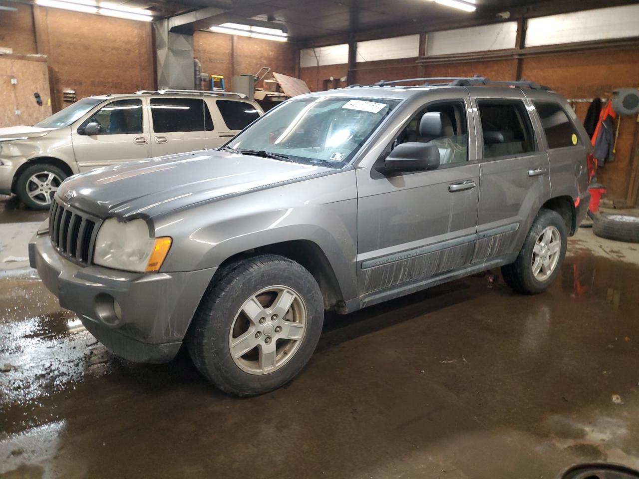 2007 Jeep Grand Cherokee - Image 1