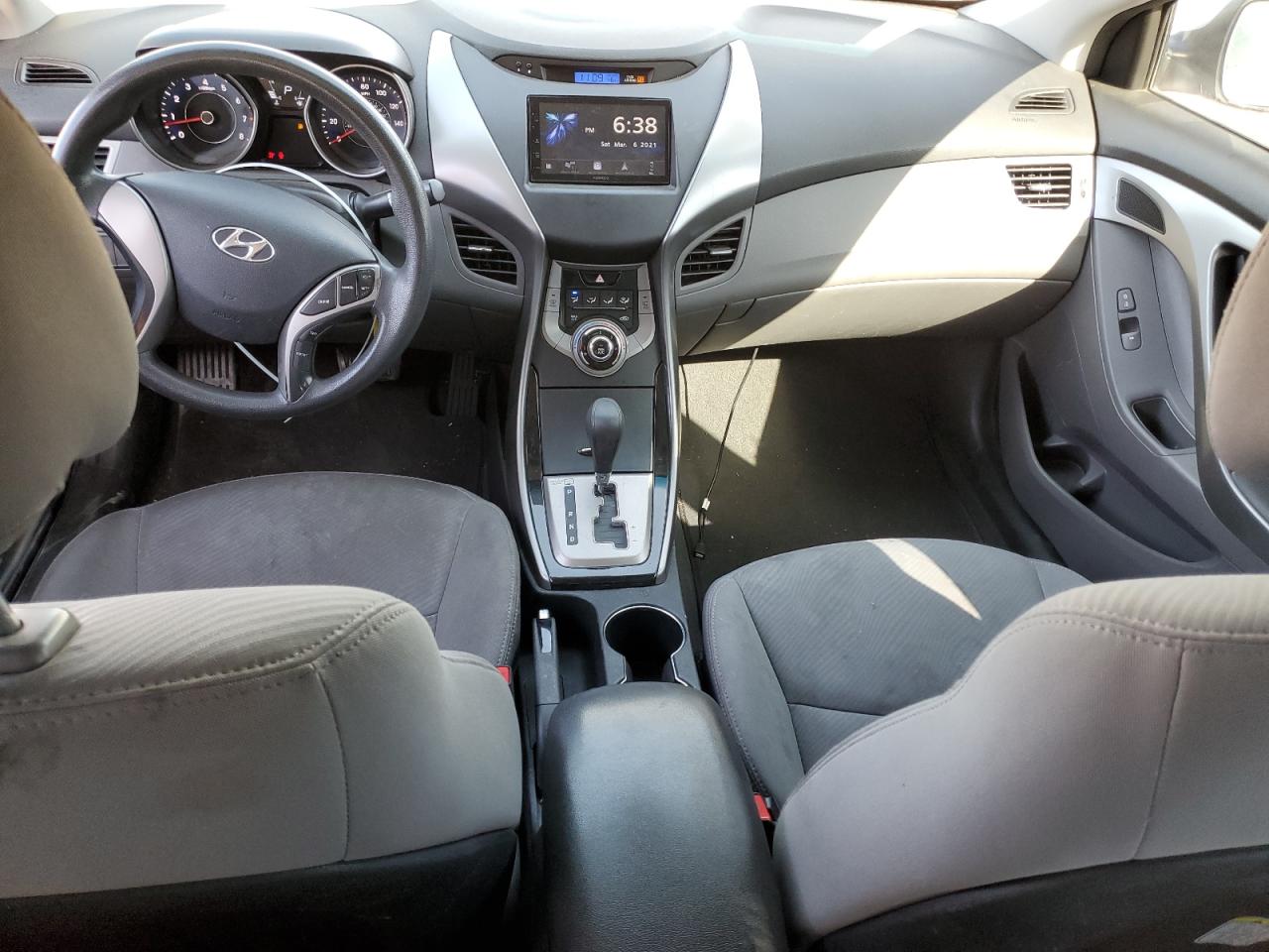 2013 Hyundai Elantra - Image 8