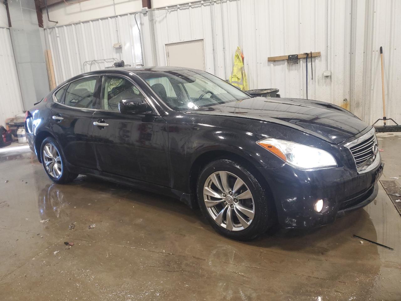 2013 Infiniti M - Image 4