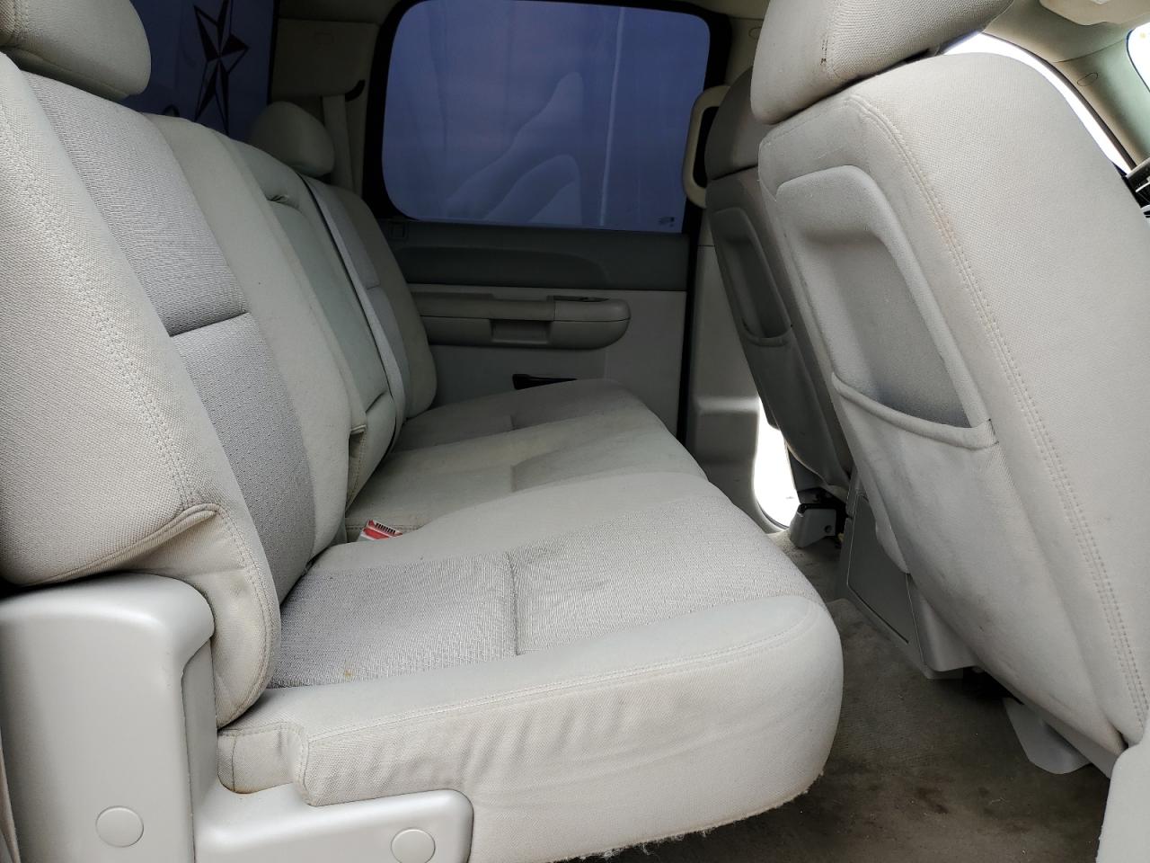 2013 Chevrolet Silverado - Image 10