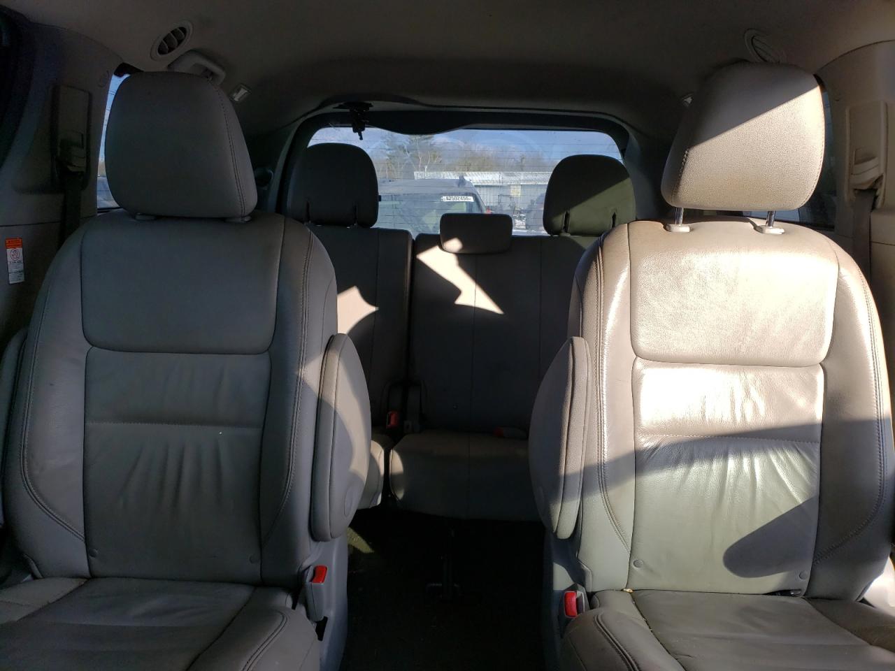 2016 Toyota Sienna - Image 10