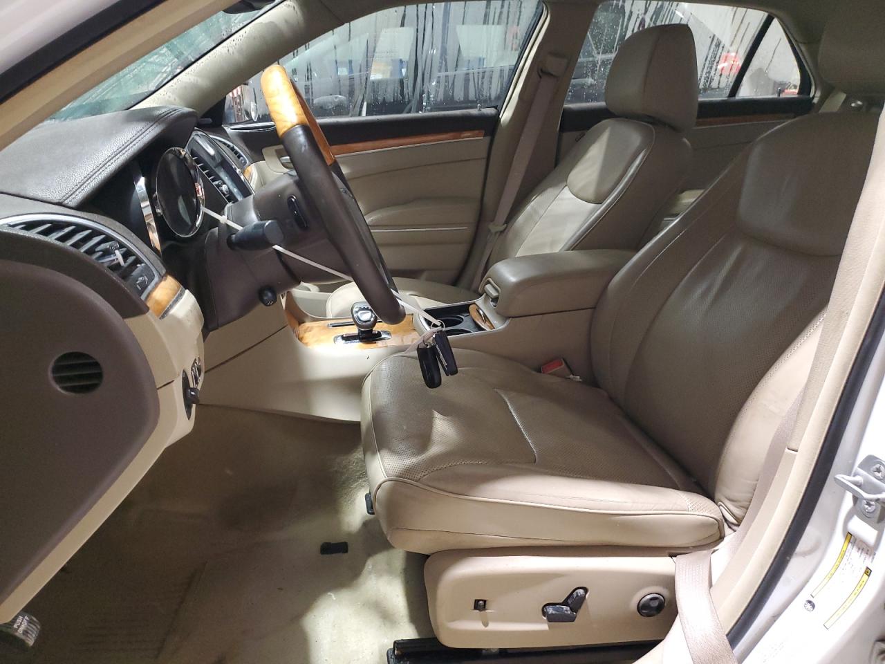 2014 Chrysler 300 - Image 7
