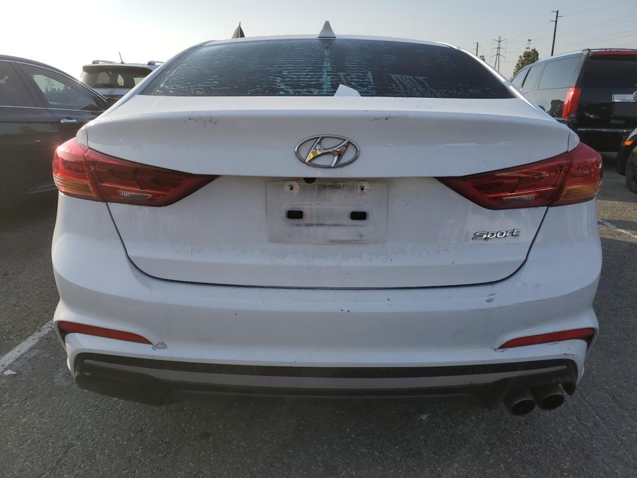 2017 Hyundai Elantra - Image 6