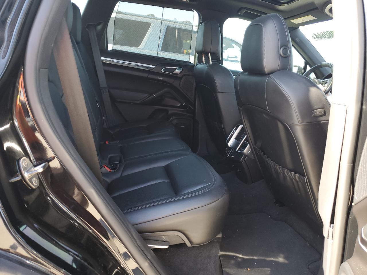 2016 Porsche Cayenne - Image 11